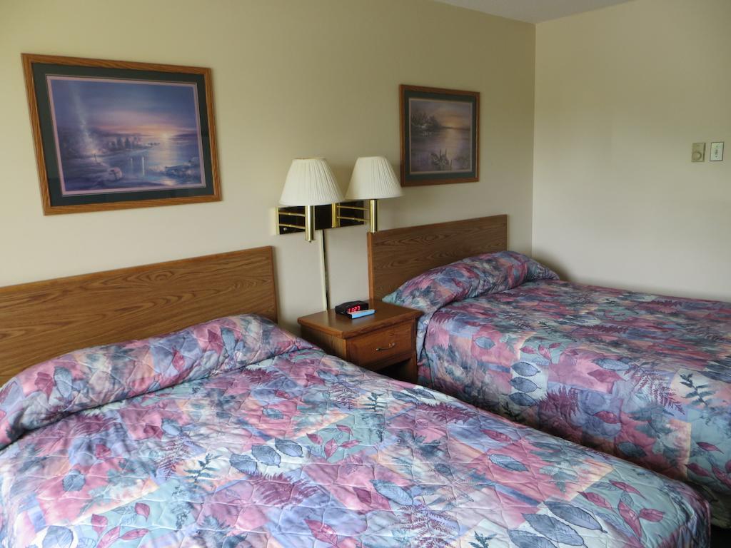 Cobblestone Inn & Suites - Merrill Szoba fotó