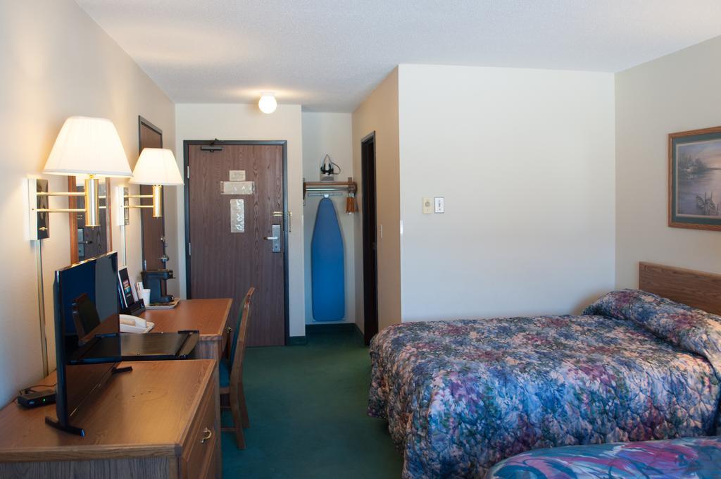 Cobblestone Inn & Suites - Merrill Kültér fotó