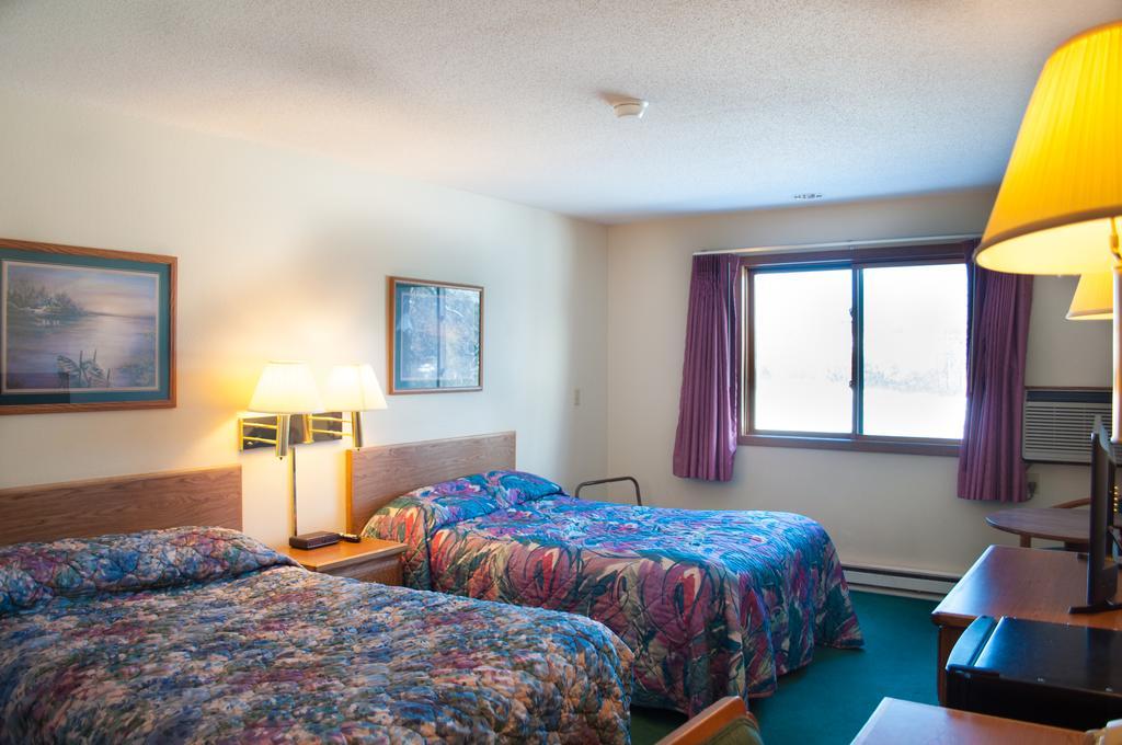Cobblestone Inn & Suites - Merrill Kültér fotó
